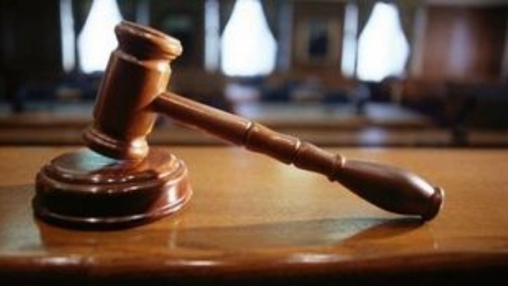 Προθεσμία για απολογία την Πέμπτη πήρε ο 18χρονος για τον βαρύ τραυματισμό του αστυνομικού. Τι υποστηρίζει ο δικηγόρος του