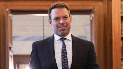 Πόθεν έσχες Κασσελάκη. Εισοδήματα, ακίνητα, δανειακές υποχρεώσεις 1,69 εκατ ευρώ. Η κόντρα για το πόθεν έσχες Μητσοτάκη