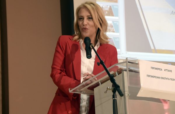 Απαλλαγή της Ρένας Δούρου πρότεινε ο εισαγγελέας στη δίκη για τη φωτιά στο Μάτι
