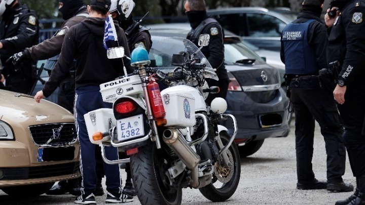 Δολοφονία αστυνομικού στου Ρέντη. Βαρύτατες διώξεις για 28 κακουργήματα και πλημμελήματα σε βάρος των συλληφθέντων