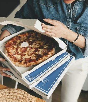 Της στέλνουν ντελίβερι εδώ και 3 μήνες καθημερινά. Γυναίκα καταγγέλλει απίστευτη φάρσα στην Εύβοια
