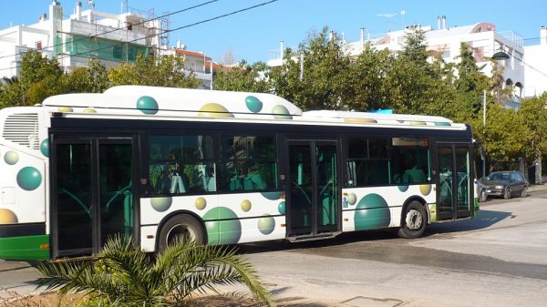 Σύλληψη 74χρονου που παρενοχλούσε και φωτογράφιζε 14χρονη μέσα σε λεωφορείο στη διαδρομή Κηφισιά Κρυονέρι
