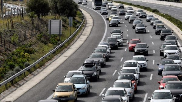 Οι 8 δήμοι της Αττικής που θα μπουν νέες κάμερες στους δρόμους. Τα sms για τις παραβάσεις, αναλυτικά οι αλλαγές