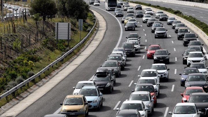 Οι 8 δήμοι της Αττικής που θα μπουν νέες κάμερες στους δρόμους. Τα sms για τις παραβάσεις, αναλυτικά οι αλλαγές