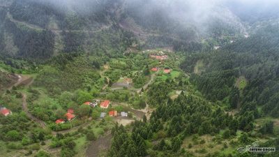 Καρβασαράς. Ο φυσιολατρικός προορισμός με τα “αλπικά” λιβάδια στις πλαγιές των Αγράφων. Πως θα βρείτε το σπήλαιο (drone)