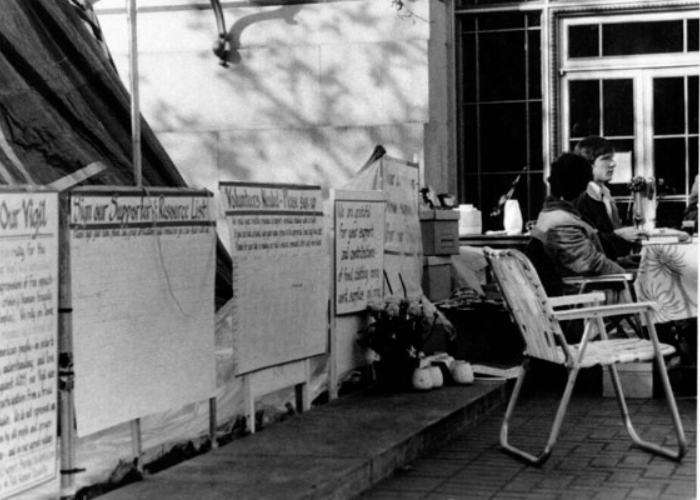 “Πέθανε-και ζήσε-με αξιοπρέπεια”. Η πρώτη πορεία των οροθετικών στις ΗΠΑ, που άλλαξε τα πάντα γύρω από το AIDS
