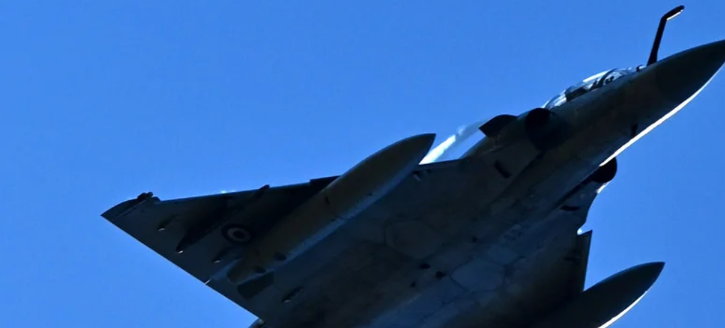 Εγκατάλειψη μαχητικού Mirage κατά την τροχοδρόμηση στην Τανάγρα. Σώος ο πιλότος. Μεταφέρθηκε προληπτικά στο νοσοκομείο