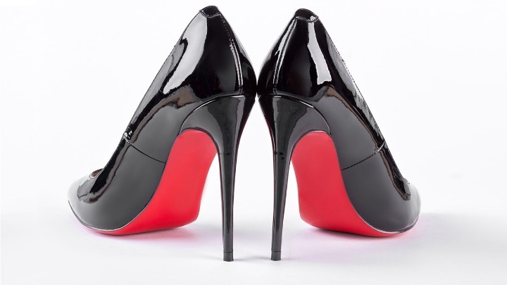 Πρώην υπάλληλος της Louboutin στο Παρίσι έκλεψε προϊόντα αξίας 1,5 εκατομμυρίου ευρώ και τα μεταπωλούσε