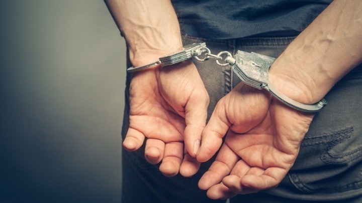 Στη δημοσιότητα τα στοιχεία του 49χρονου που συνελήφθη για την αποθήκη με τα εκρηκτικά στο Παγκράτι