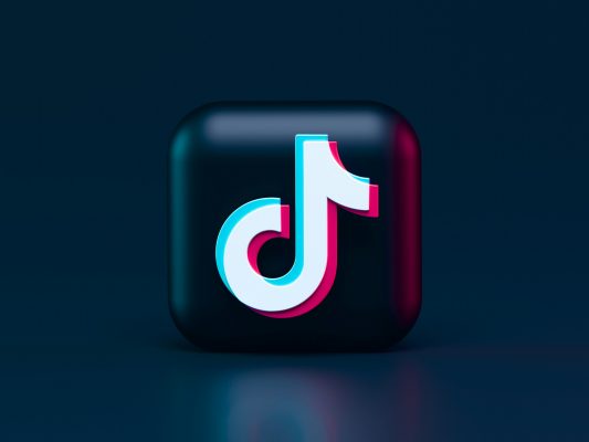 Γιατί το TikTok ετοιμάζεται να κλείσει την εφαρμογή στις ΗΠΑ την Κυριακή. Οι επιπτώσεις στους χρήστες