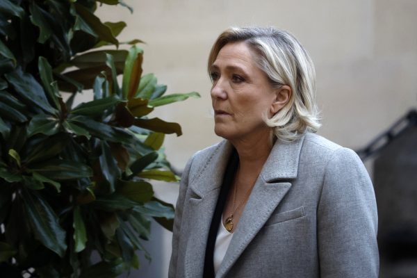 Μαρίν Λεπέν. Στέρηση του «εκλέγεσθαι» για πέντε χρόνια, ποινή φυλάκισης 4 ετών με αναστολή και χρηματικό πρόστιμο