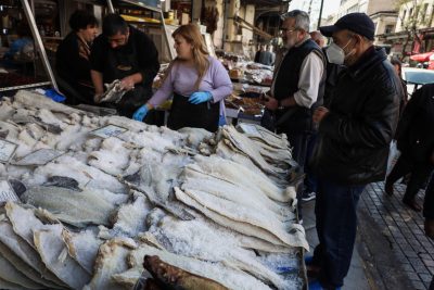 Αυξημένη κατά 20% η τιμή του μπακαλιάρου. Αναλυτικά τα κόστη