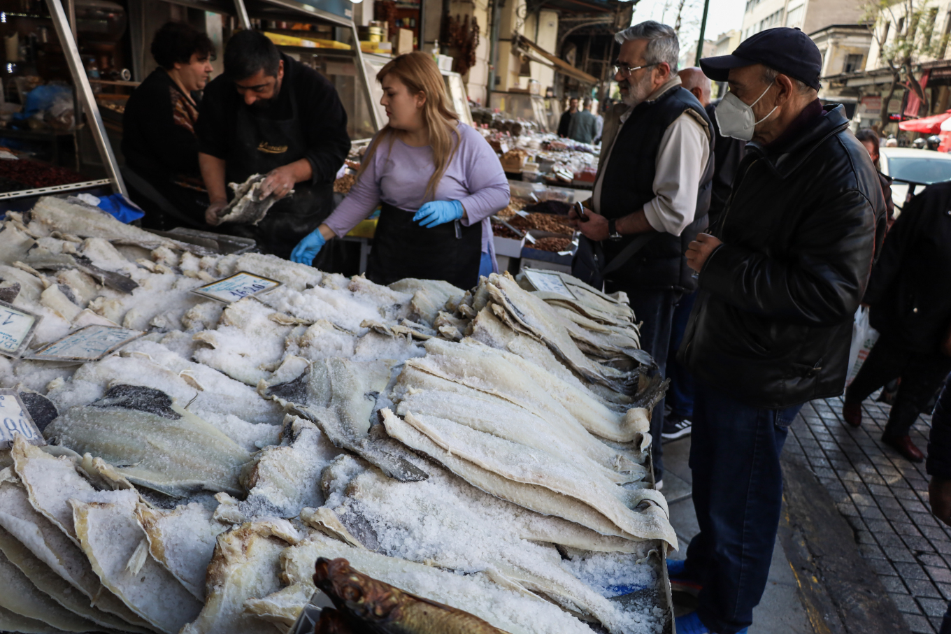 Αυξημένη κατά 20% η τιμή του μπακαλιάρου. Αναλυτικά τα κόστη