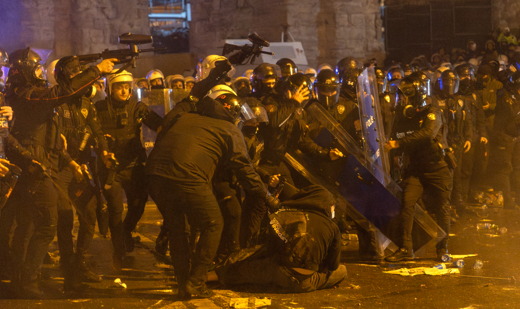 Economist: Η Τουρκία πλησιάζει στο σημείο χωρίς επιστροφή. H “χλιαρή” αντίδραση της Ευρώπης και η σιωπή του Τραμπ