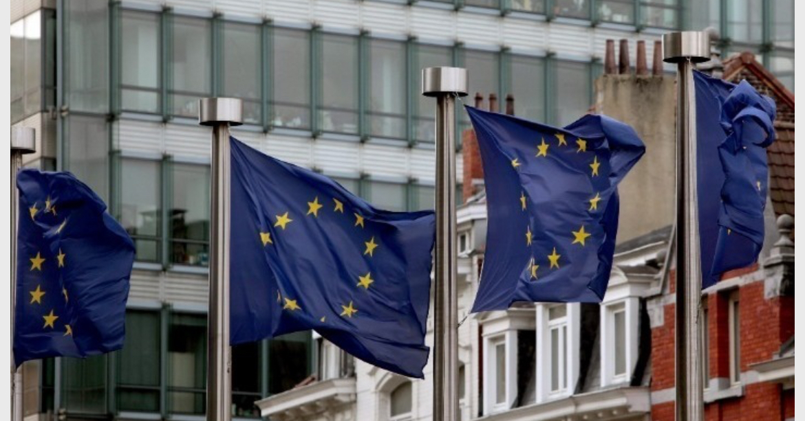 Ψηφίστηκαν τα αντίμετρα της ΕΕ στους δασμούς Τραμπ. Γιατί εξαιρέθηκε το ουίσκι