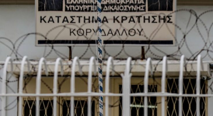 Ο κρατούμενος στις φυλακές Κορυδαλλού που διάβασε 300 βιβλία σε 21 μήνες. “Με βοήθησαν να βγω απ’ το σοκ” περιγράφει