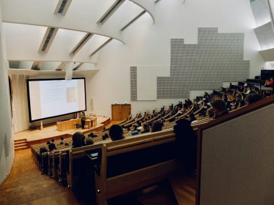 Συγγενής καθηγητή σε ΑΕΙ της Β. Ελλάδας εξασφάλιζε συμβάσεις για να κάνει μαθήματα επί 18 έτη χωρίς να έχει αναγνωρισμένο πτυχίο