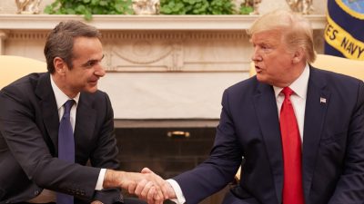 Η απάντηση Τραμπ στις δηλώσεις Μητσοτάκη για τους δασμούς. Η Κίνα αντιδρά με Μάο Τσετούνγκ στη νέα αύξηση: “Δεν υποχωρούμε”