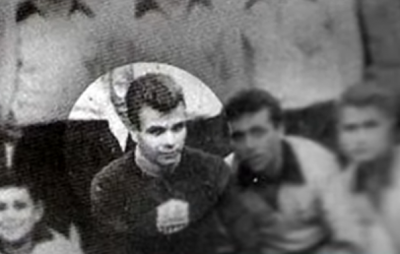 Υπήρξε ελαιοχρωματιστής, οικοδόμος και ποδοσφαιριστής. Σημάδεψε το ελληνικό τραγούδι και ταυτίστηκε με το “Νέο Κύμα”