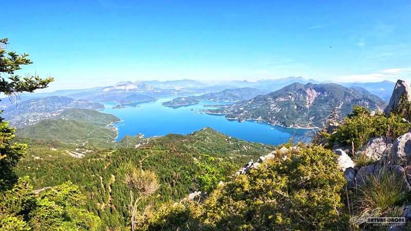 Το μονοπάτι των κοπαδιών στην Τσόκα. Οδηγεί στην πιο όμορφη κορυφή με συγκλονιστική θέα τη λίμνη Κρεμαστών (βίντεο)