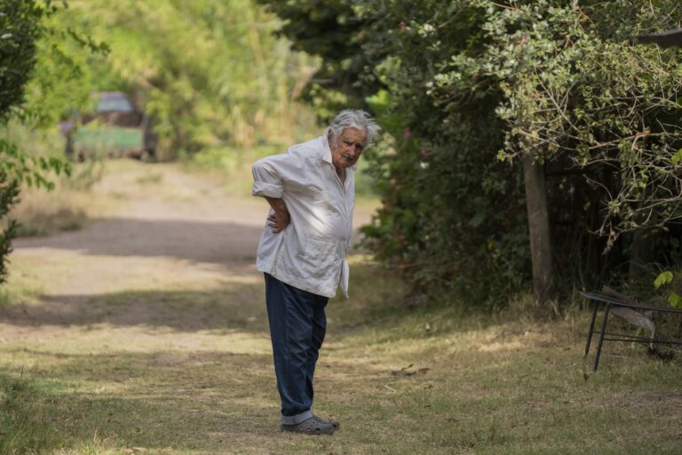 Πέθανε ο Χοσέ Μουχίκα σε ηλικία 89 ετών. Ο “φτωχότερος πρόεδρος του κόσμου” που άλλαξε την Ουρουγουάη