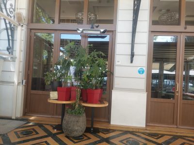 ΑΑΔΕ. Δέκα ημέρες λουκέτο σε πιτσαρία. Ξήλωσε τη σήμανση της φοροδιαφυγής