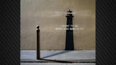 “Χτύπησε” ξανά ο Bansky. Ένας φάρος το αινιγματικό έργο του. Άγνωστη η τοποθεσία του