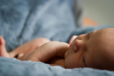 Υπερδιπλασιάστηκε ο αριθμός των γυναικών που επιλέγουν τη μητρότητα μετά τα 40. Αρνητικές οι συνθήκες για τη δημιουργία οικογένειας