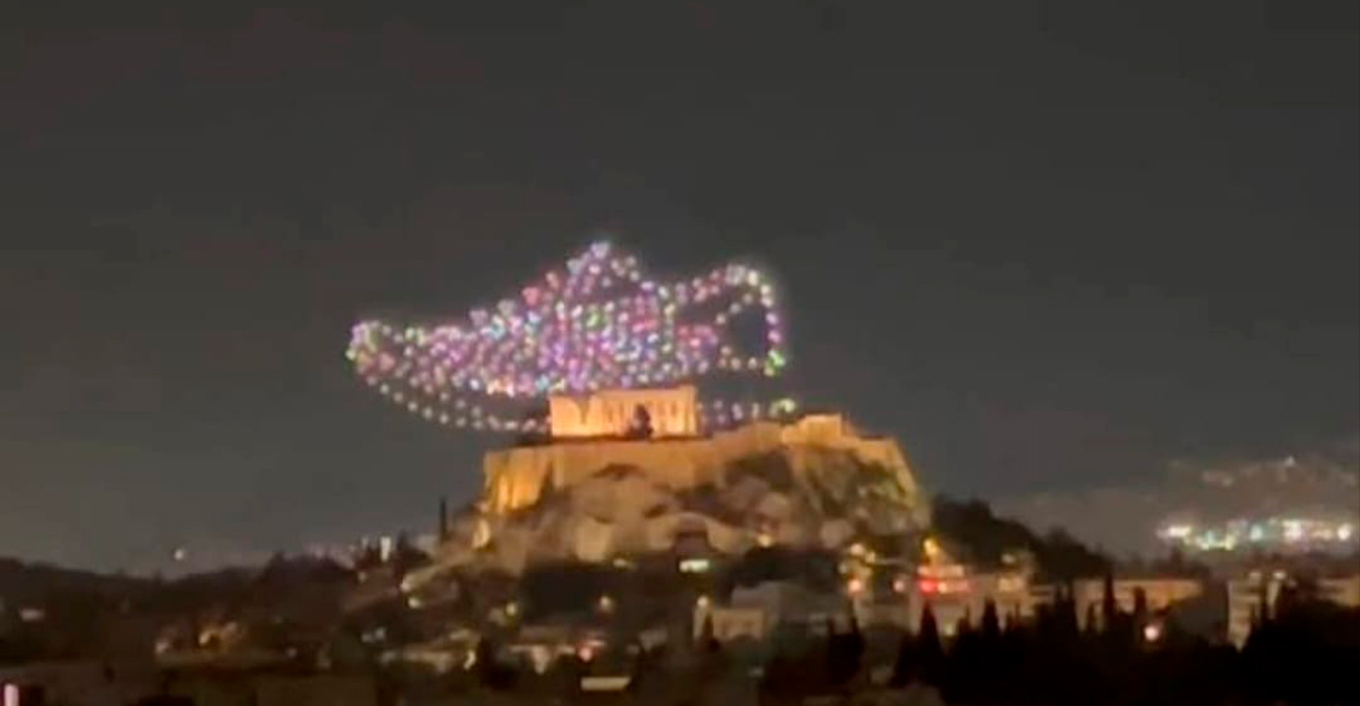 Αντιδράσεις και μηνύσεις για το Drone Show εταιρείας αθλητικών παπουτσιών με φόντο την Ακρόπολη. Μενδώνη: “Δεν θα έδινα ποτέ άδεια”
