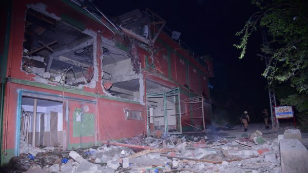 Στα άκρα Ινδία-Πακιστάν. Τους 33 έφτασαν οι νεκροί άμαχοι στις εχθροπραξίες για το Κασμίρ. Πόσο πιθανός είναι ένας πόλεμος