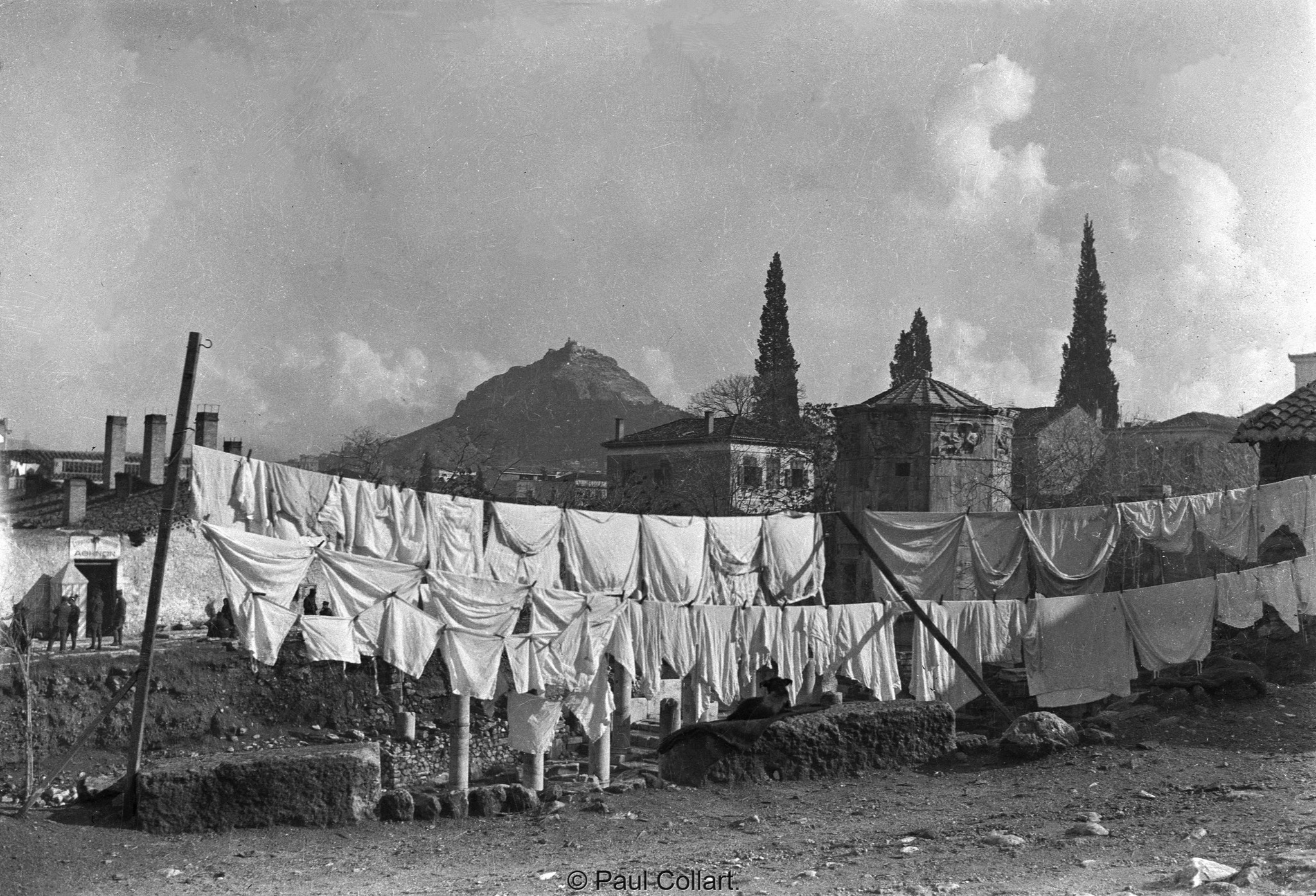 Πού απλώθηκε η μπουγάδα στην παλιά Αθήνα; Το διάσημο σημείο της πόλης πριν περιφραχτεί και γίνει αρχαιολογικός χώρος