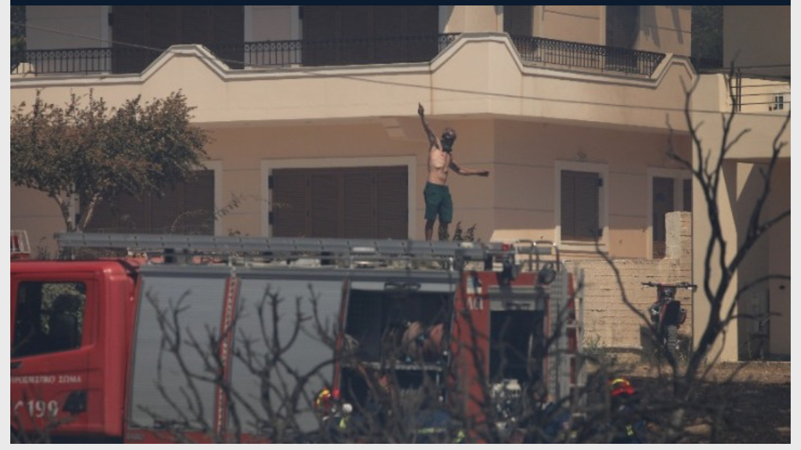 Σε 40 απεγκλωβισμούς κατοίκων στην Παλαιά Φώκαια προχώρησε η ΕΛΑΣ