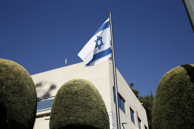 Το Ισραήλ κλείνει προσωρινά τις πρεσβείες του παγκοσμίως για λόγους ασφαλείας μετά την επίθεση στο Ιράν