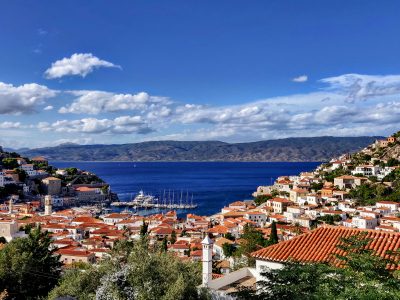 Το ελληνικό νησί προτείνει η Daily Mail για το καλοκαίρι. “Σαν την Σαντορίνη αλλά πιο γαλήνια”
