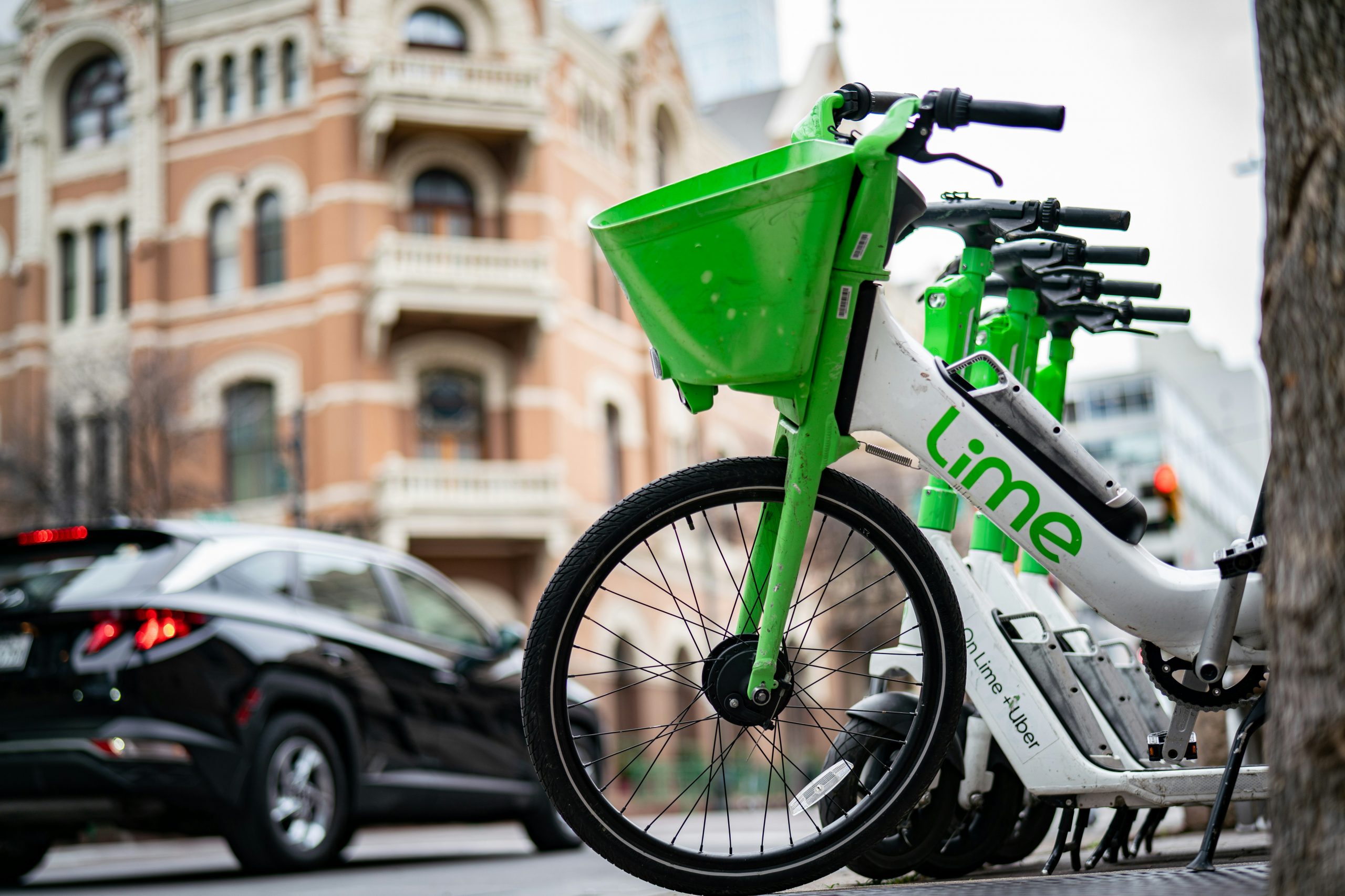 Μεγάλη κομπίνα με εισαγωγές κινέζικων e‑bikes και πατινιών στην Ελλάδα. Πάνω από 250 εκατ. € ζημιά στο Δημόσιο