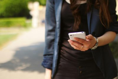 Πώς να προστατεύστε το smartphone σας από την υπερθέρμανση το καλοκαίρι