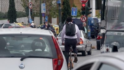 Τι ισχύει για το κινητό με τον νέο ΚΟΚ. 10 κρίσιμες οδηγίες που πρέπει να γνωρίζουμε όλοι