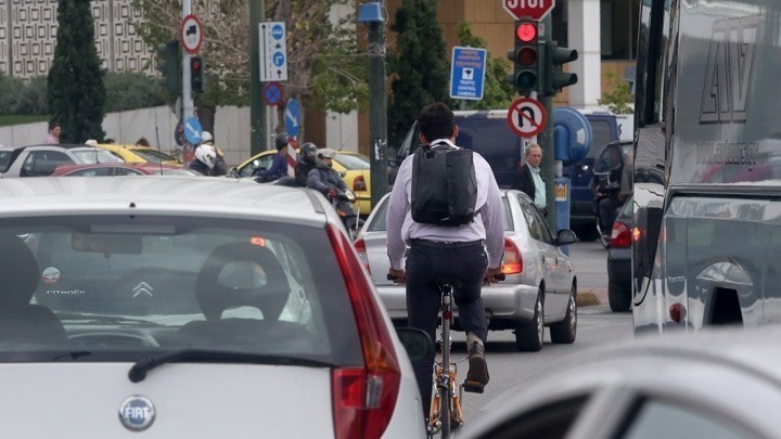 Τι ισχύει για το κινητό με τον νέο ΚΟΚ. 10 κρίσιμες οδηγίες που πρέπει να γνωρίζουμε όλοι