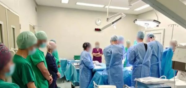 Άραχθος. Ενός λεπτού σιγή από τους γιατρούς πριν προχωρήσουν στη λήψη των οργάνων του 14χρονου Σπύρου