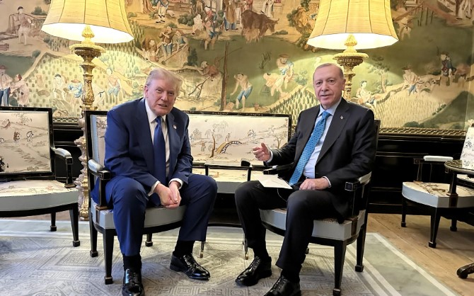 Συνάντηση Τραμπ – Ερντογάν στη Χάγη. Εκεχειρία, επενδύσεις 100 δισ και ΝΑΤΟ στο τραπέζι των συζητήσεων
