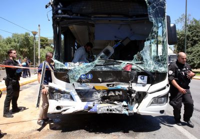 Τουλάχιστον 32 τραυματίες από το τροχαίο των δύο λεωφορείων. Τρεις σε σοβαρή κατάσταση