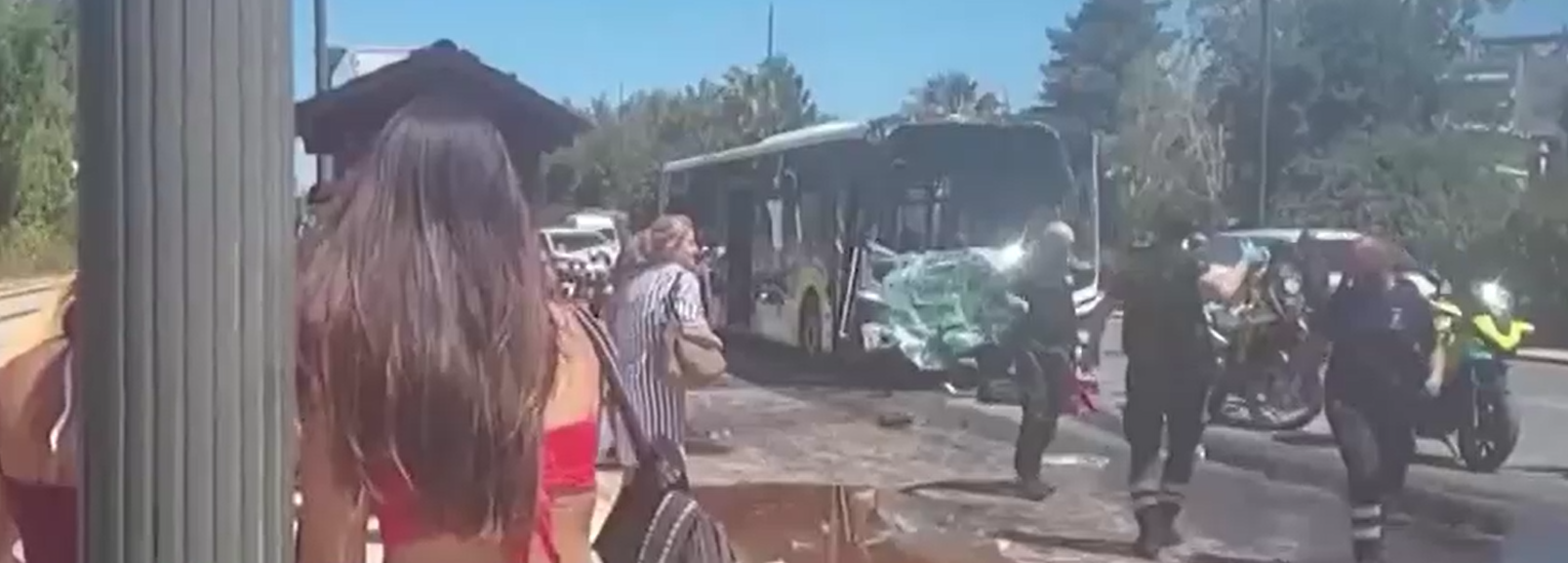 Aναφορές για πολλούς τραυματίες σε τροχαίο στη Βούλα με δύο λεωφορείο