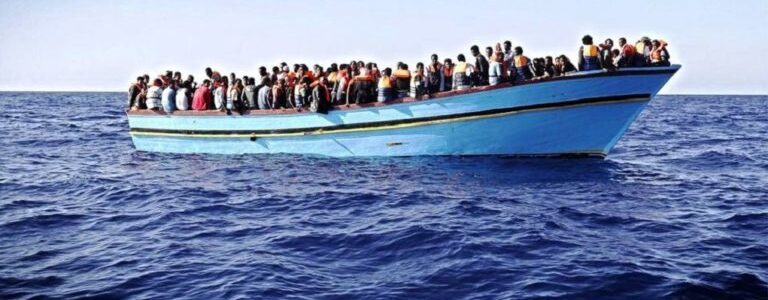 Κράτηση σε δομές και απελάσεις. Τα νέα ενισχυμένα μέτρα της κυβέρνησης για μετανάστες από Αφρική