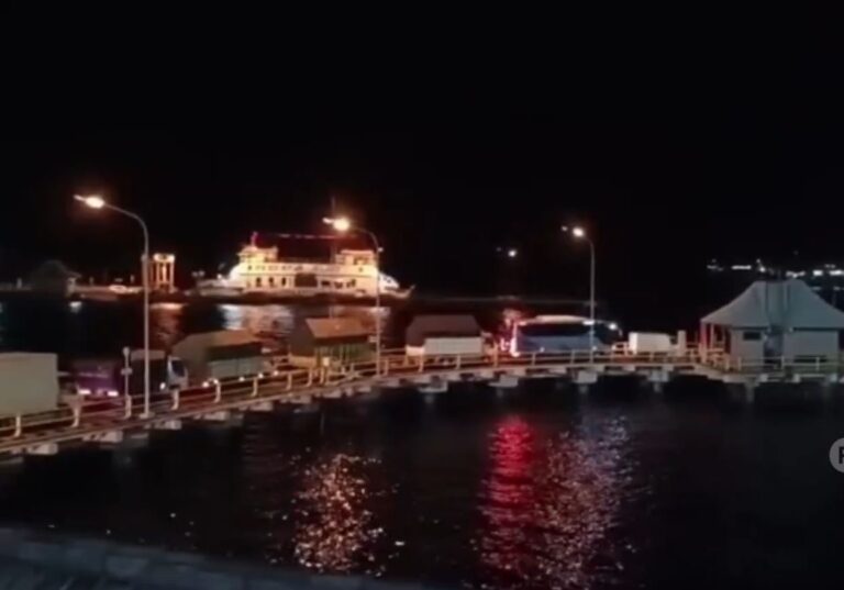 Πλοίο ναυάγησε ανοιχτά από το Μπαλί. Τουλάχιστον 4 νεκροί και 38 αγνοούμενοι