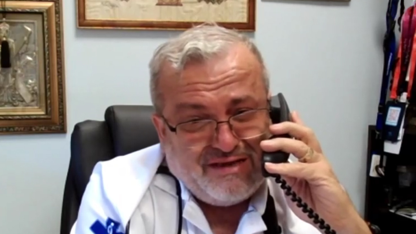 Υπόθεση Μουρτζούκου: “Με είπαν δολοφόνο”. Ξέσπασε σε δάκρυα ο γιατρός που διαπίστωσε το θάνατο του Παναγιωτάκη