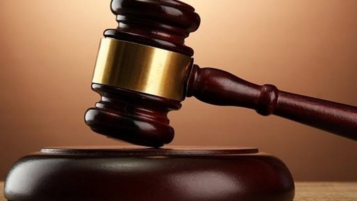 Καταδικάστηκαν πατέρας και γιος που ξυλοφόρτωσαν υπάλληλο σε κοιμητήρια. Διαφώνησαν με τον τρόπο εκταφής