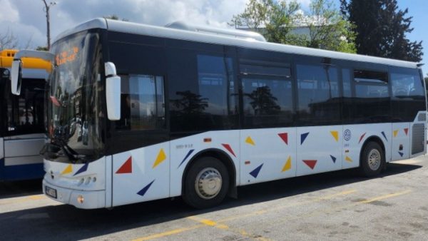 Οδηγός λεωφορείου κυνήγισε και παρέσυρε με το όχημα συνάδελφό του