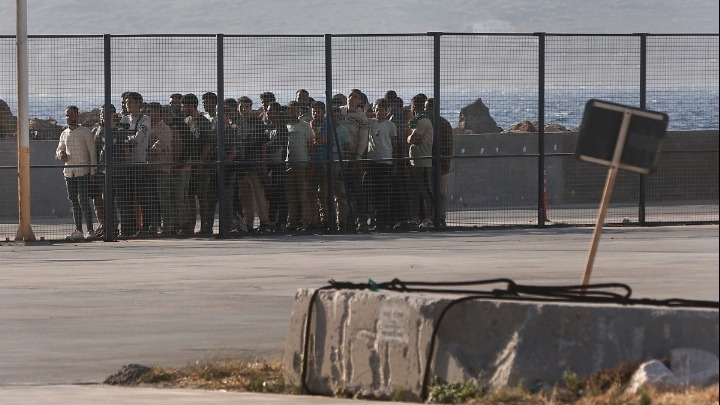 Σχέδιο για κλειστή δομή στην Κρήτη. Τι αποφασίστηκε στην σύσκεψη στο υπ. Μετανάστευσης για τις αυξημένες μεταναστευτικές ροές